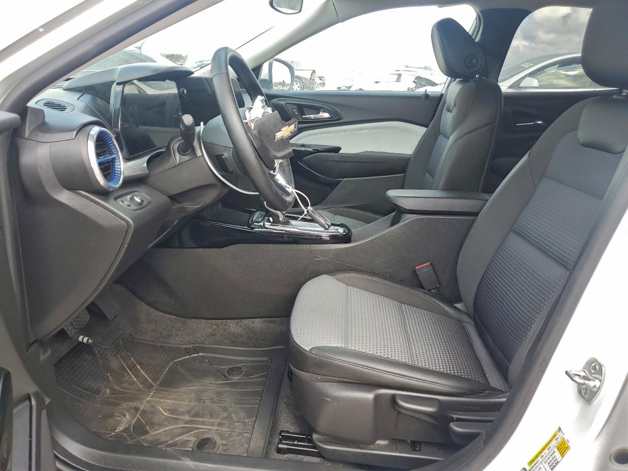 2025 CHEVROLET TRAX 1LT photo 13