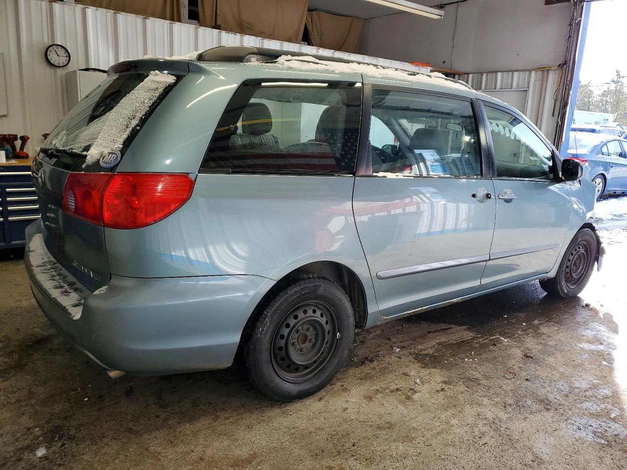 2009 TOYOTA SIENNA CE photo 7