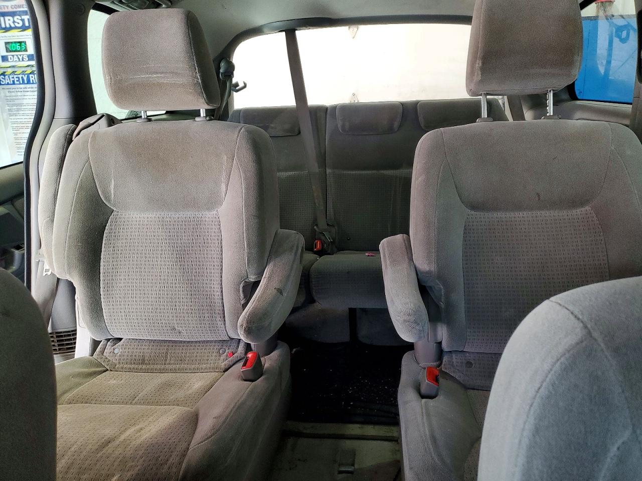 2009 TOYOTA SIENNA CE photo 28