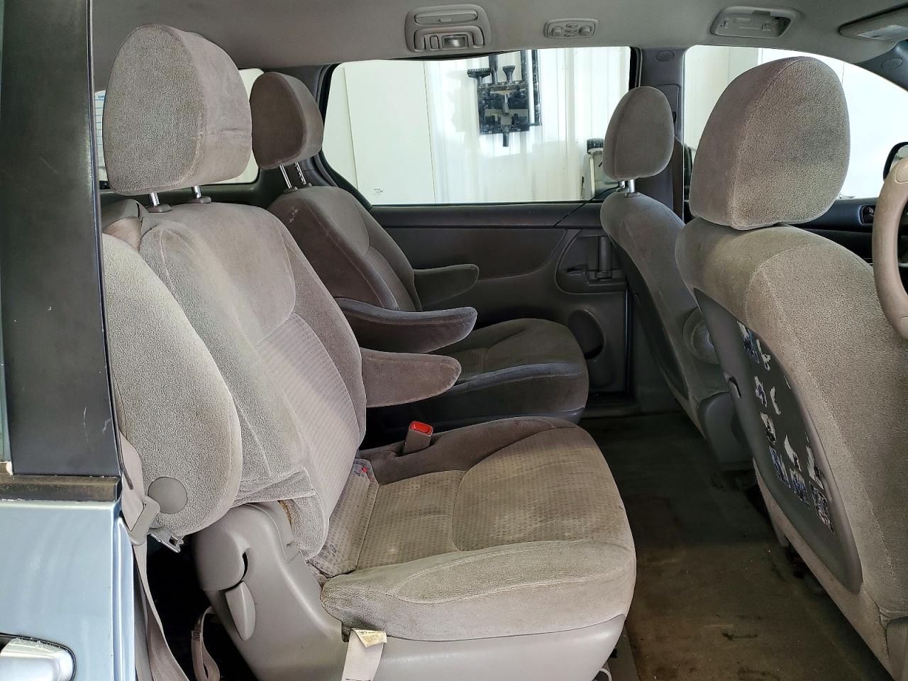 2009 TOYOTA SIENNA CE photo 31