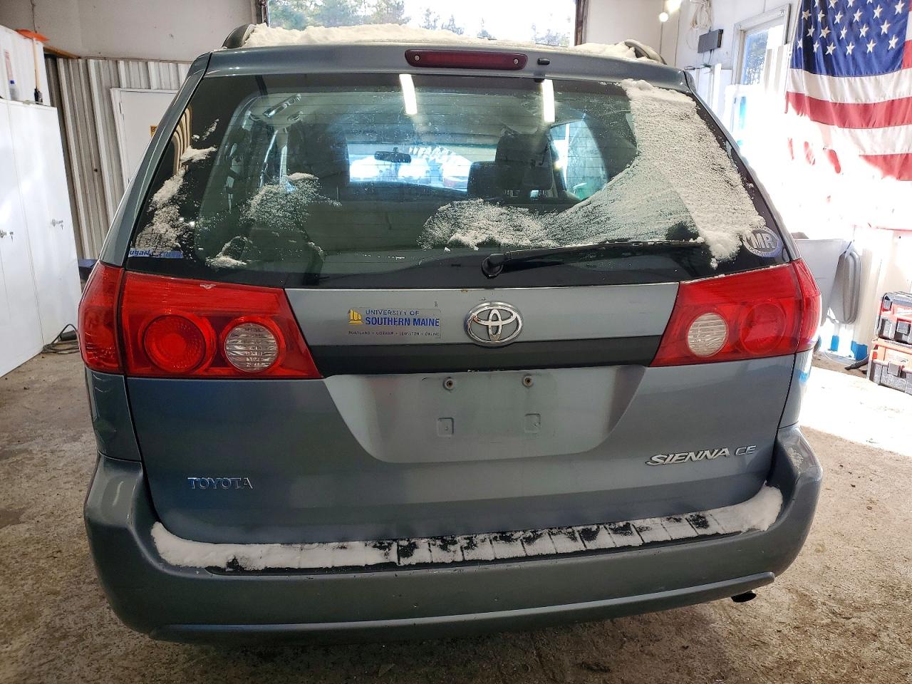 2009 TOYOTA SIENNA CE photo 16