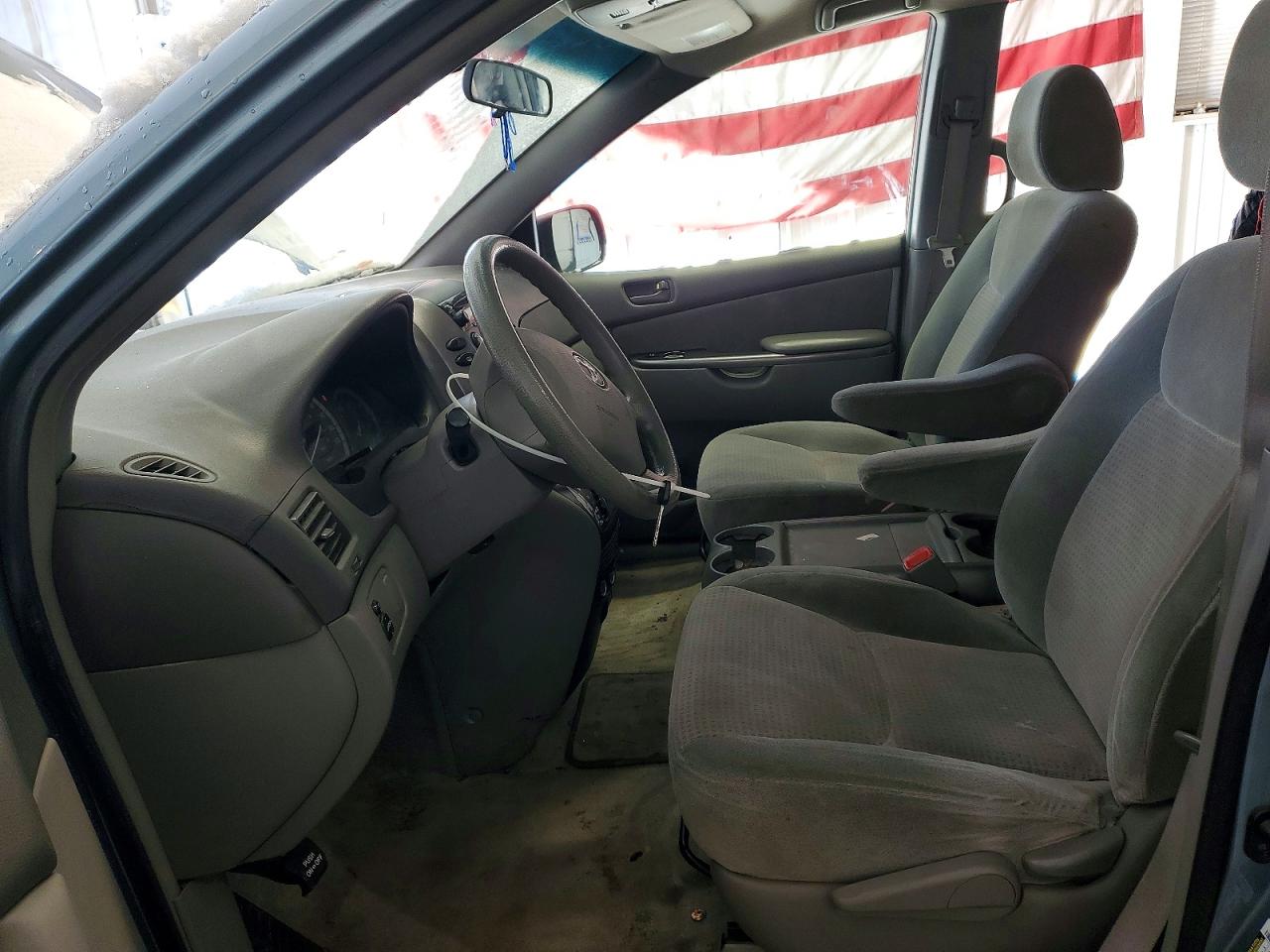 2009 TOYOTA SIENNA CE photo 19