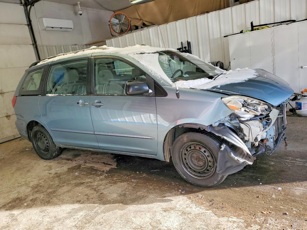 2009 TOYOTA SIENNA CE photo 10