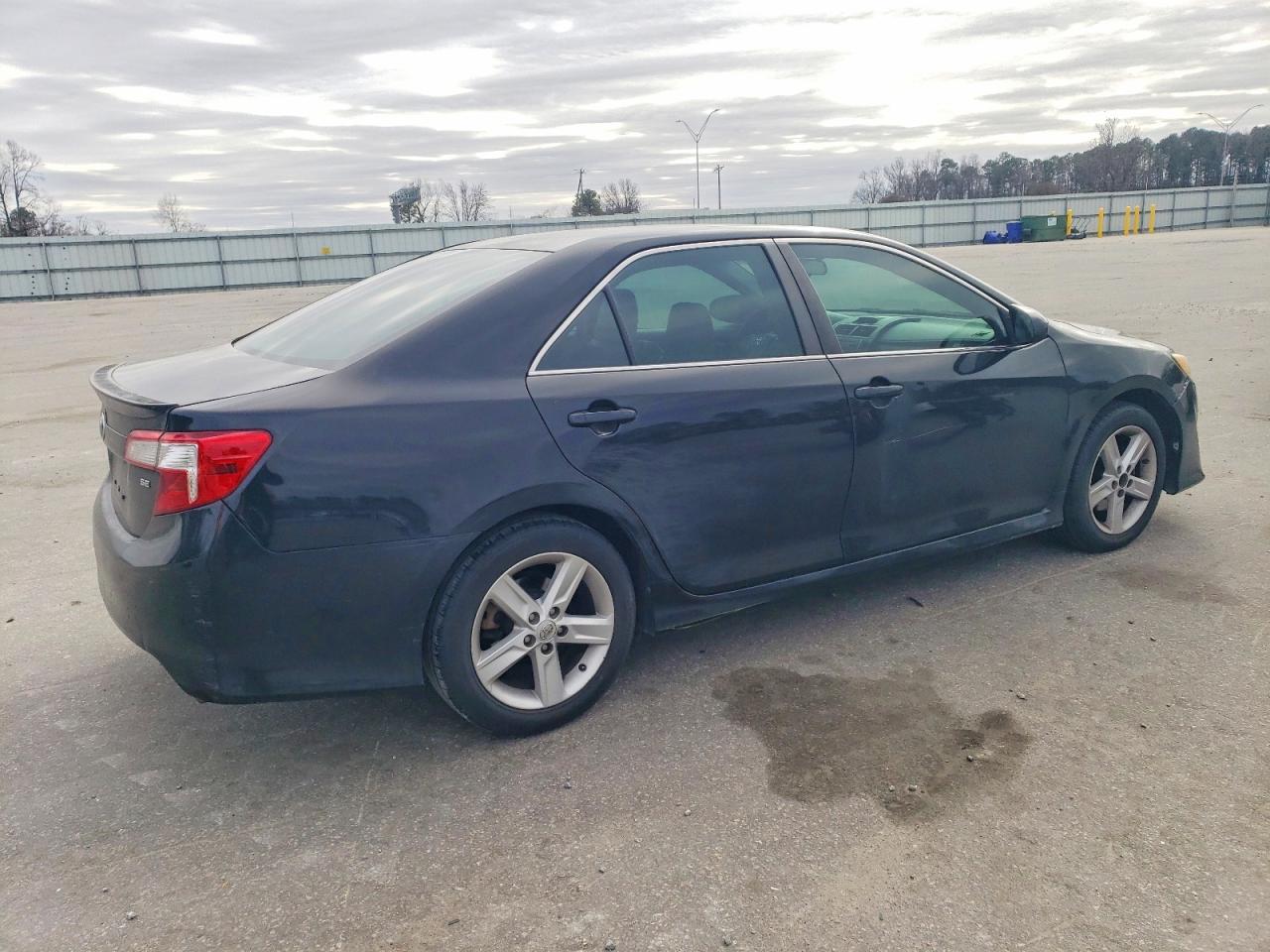 2013 TOYOTA CAMRY L photo 5
