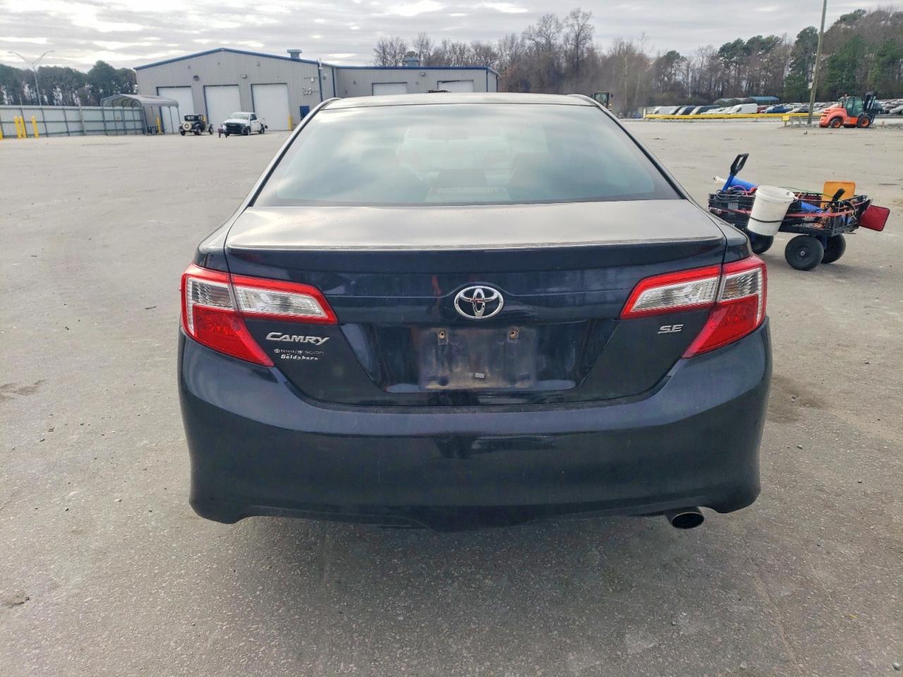 2013 TOYOTA CAMRY L photo 11