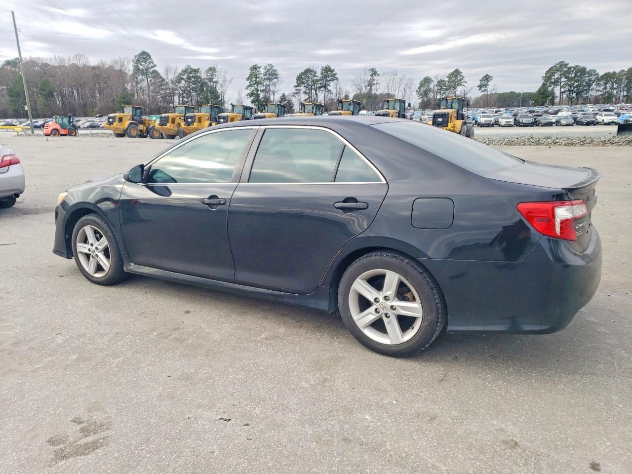 2013 TOYOTA CAMRY L photo 3