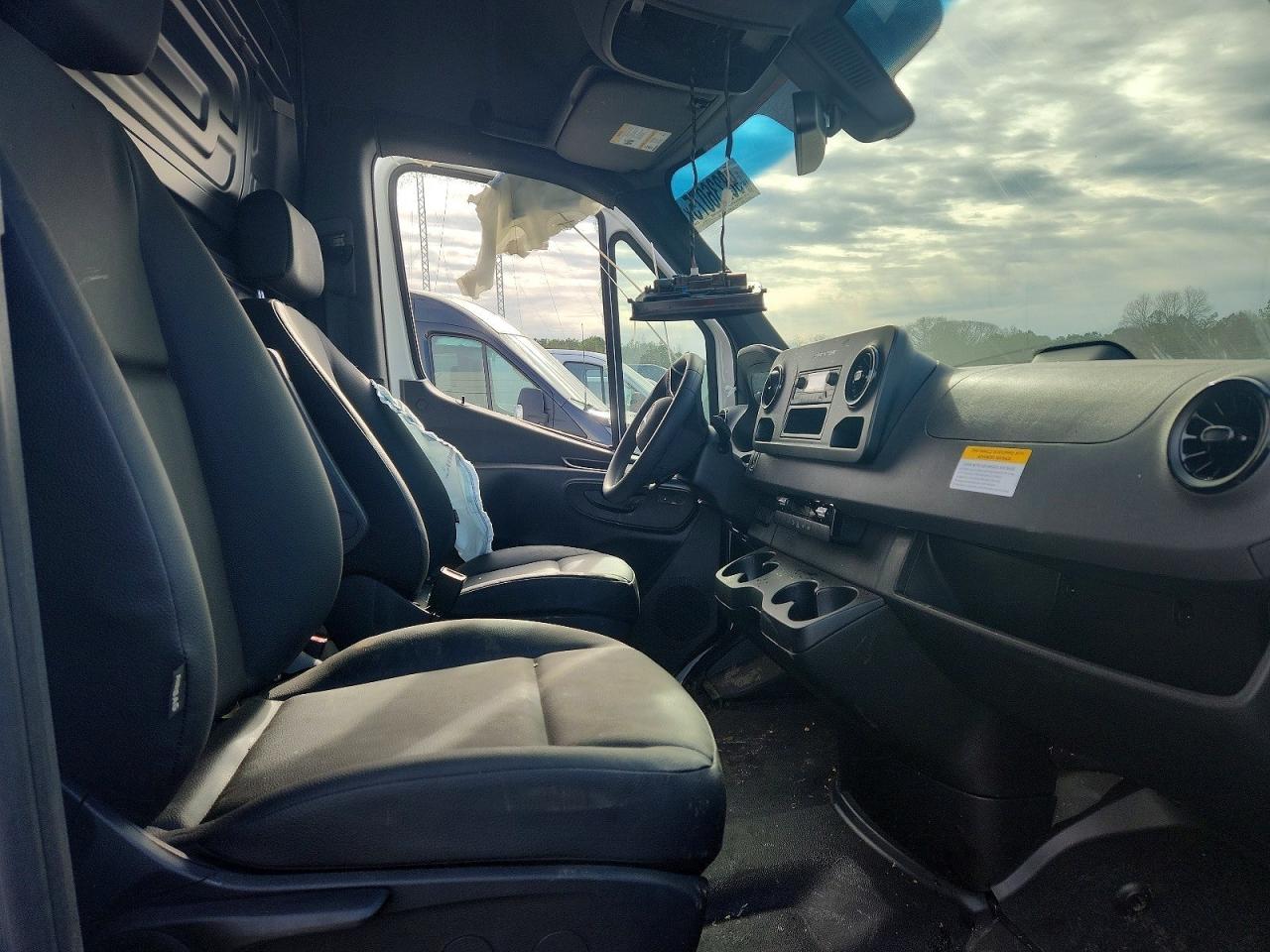 2025 MERCEDES BENZ SPRINTER DELIVERY VAN photo 7