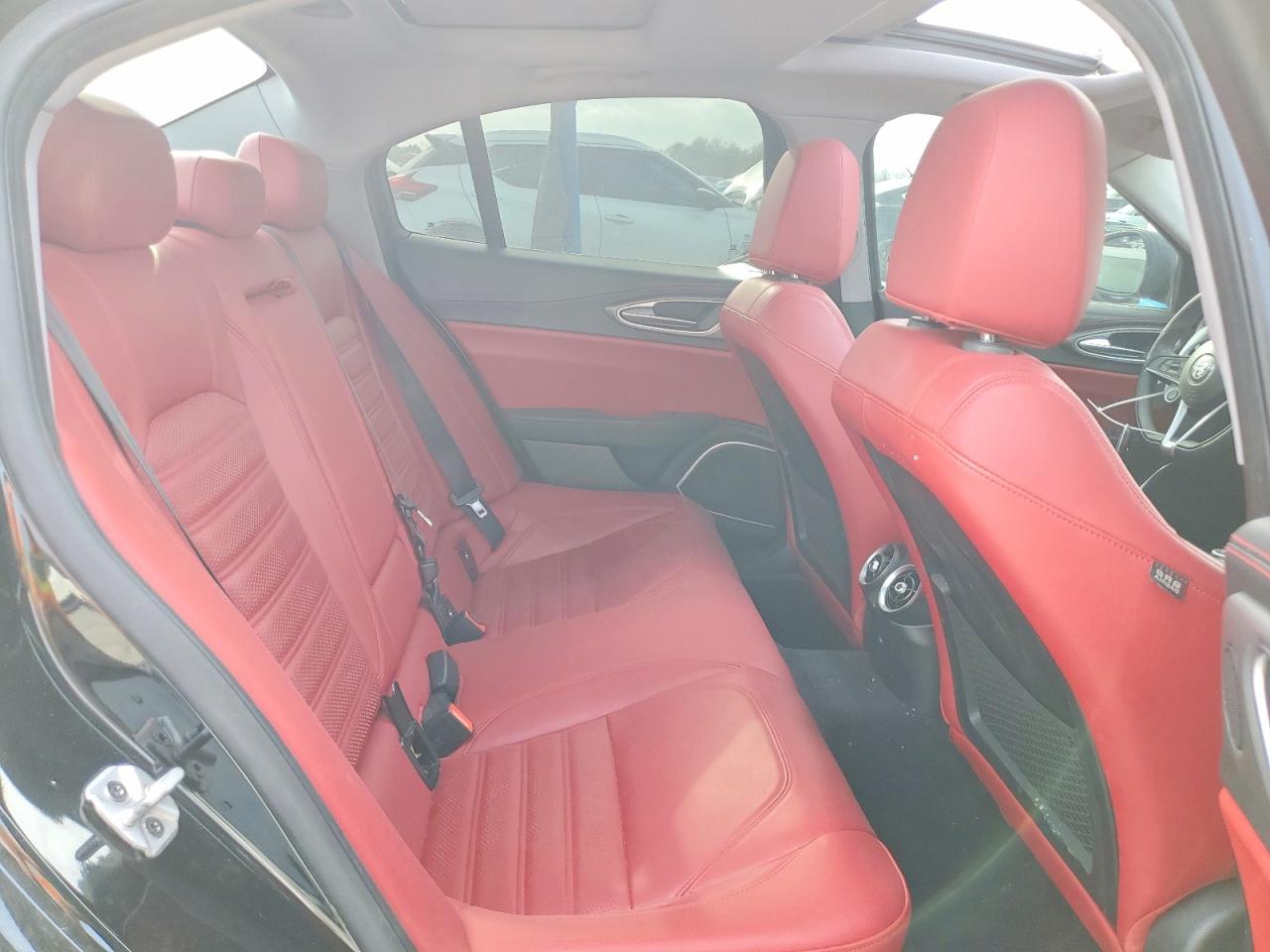 2019 ALFA ROMEO GIULIA TI photo 10