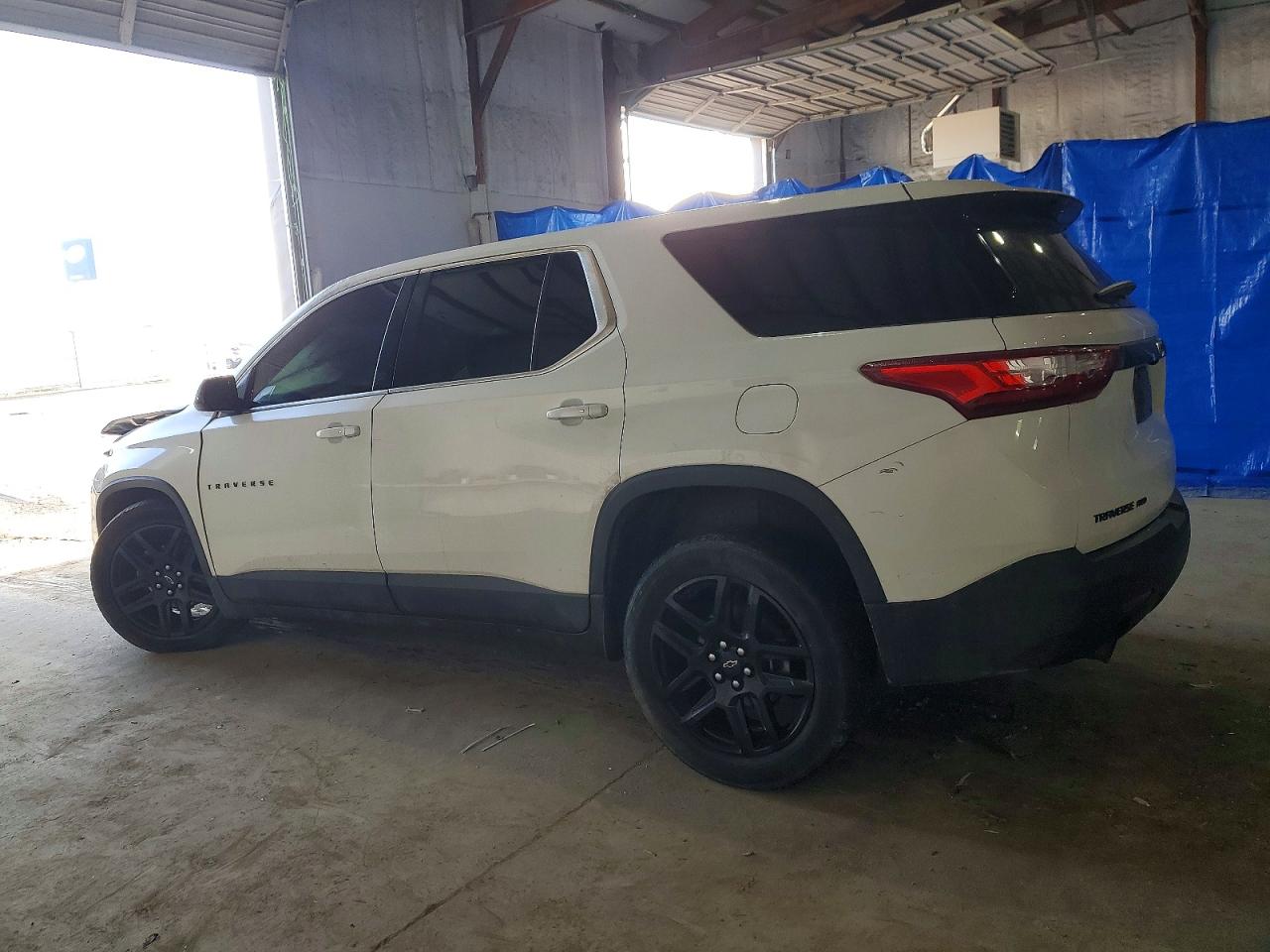 2020 CHEVROLET TRAVERSE LS photo 2