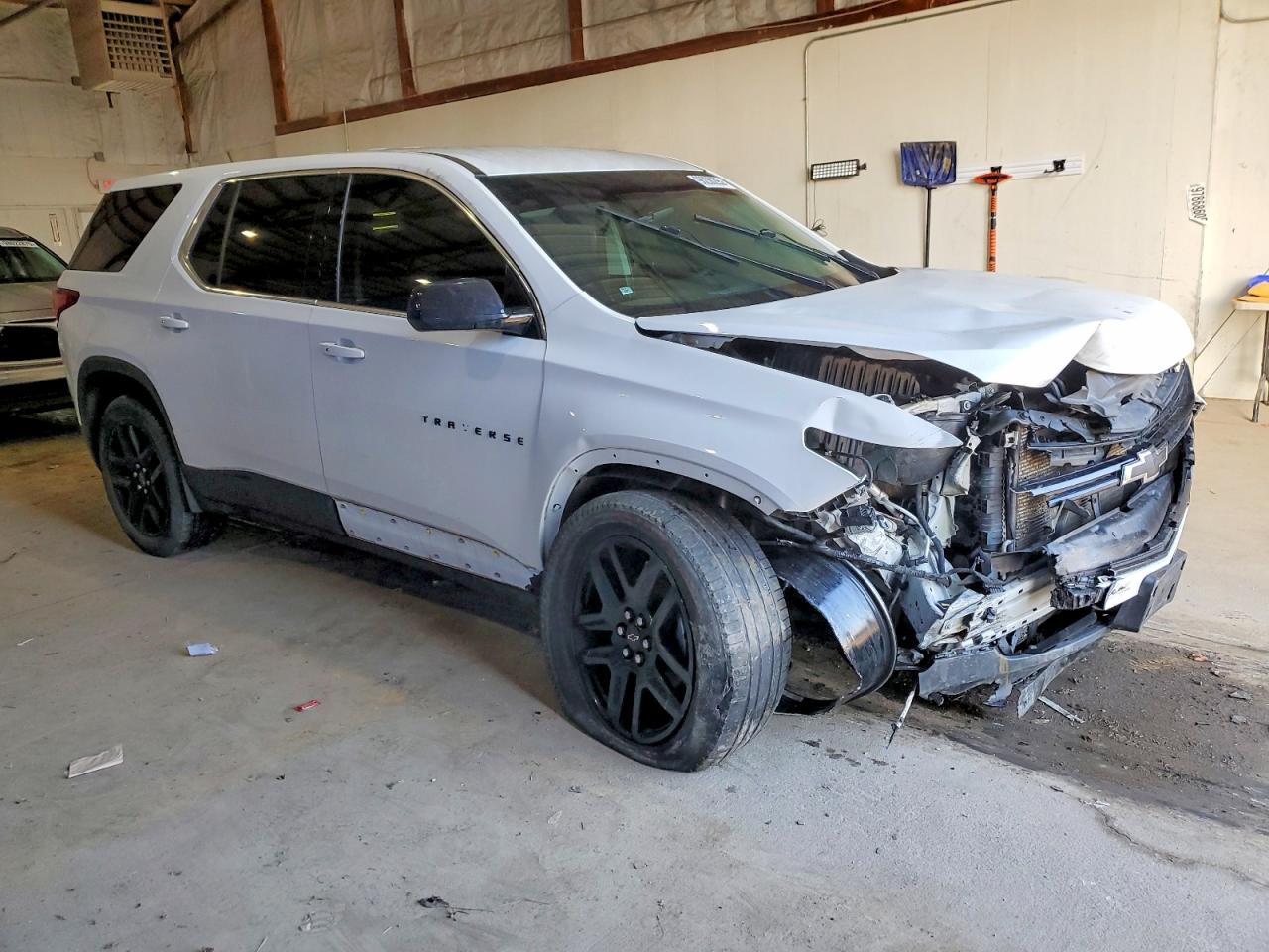 2020 CHEVROLET TRAVERSE LS photo 4