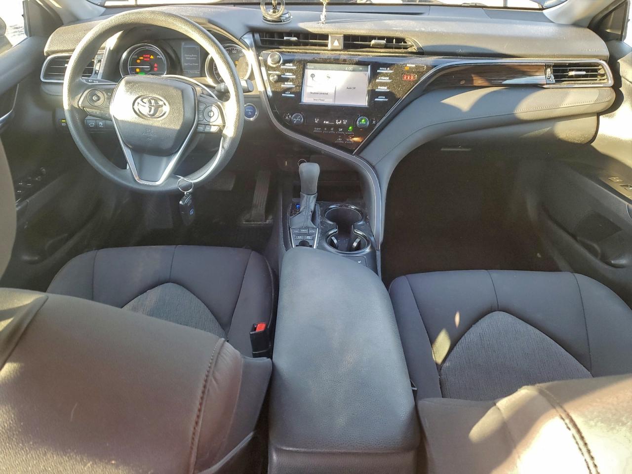 2019 TOYOTA CAMRY LE photo 8