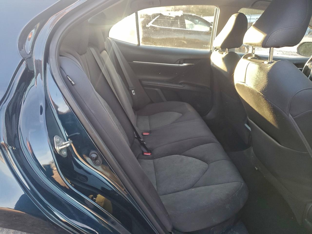 2019 TOYOTA CAMRY LE photo 10