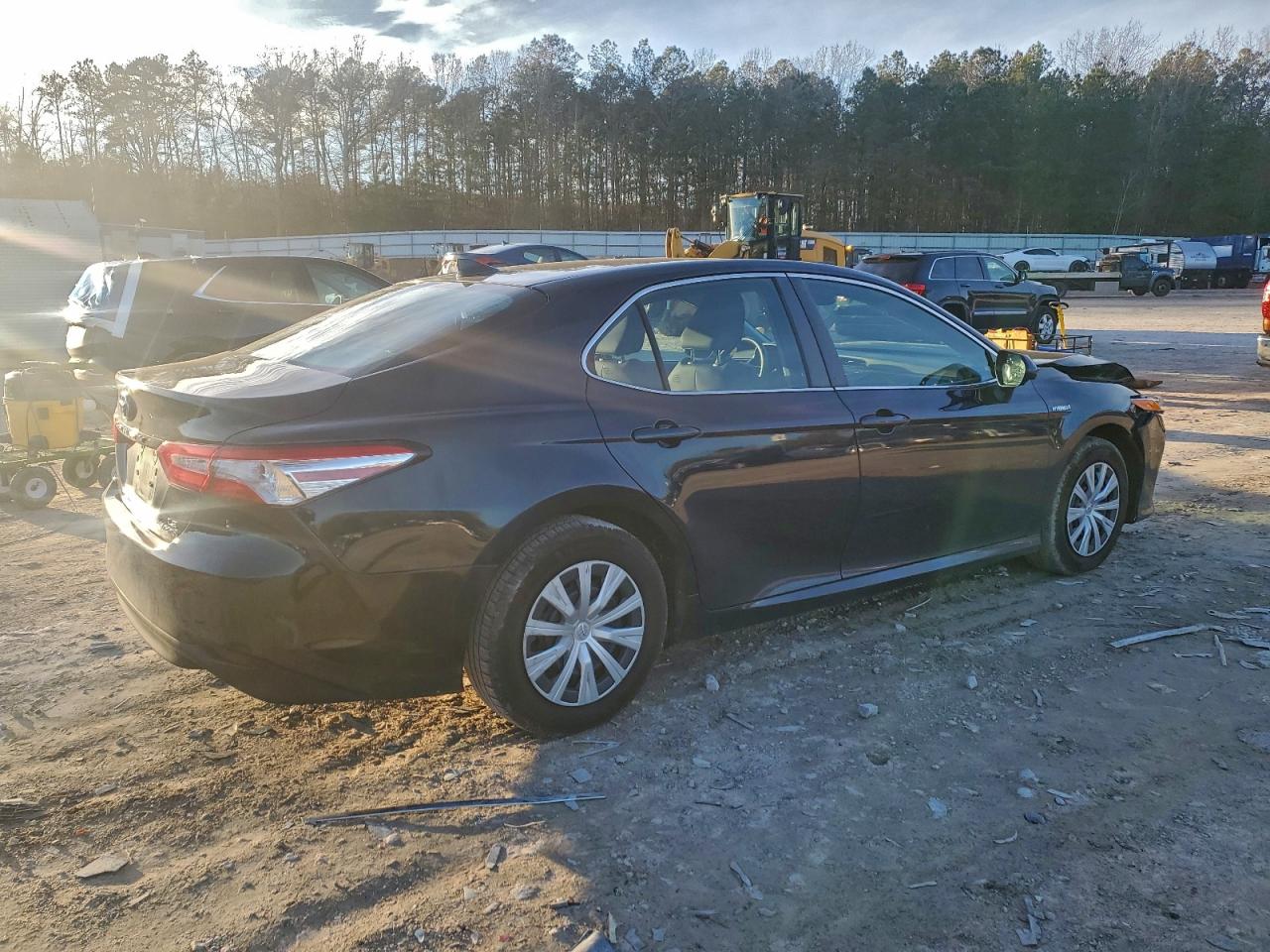 2019 TOYOTA CAMRY LE photo 3