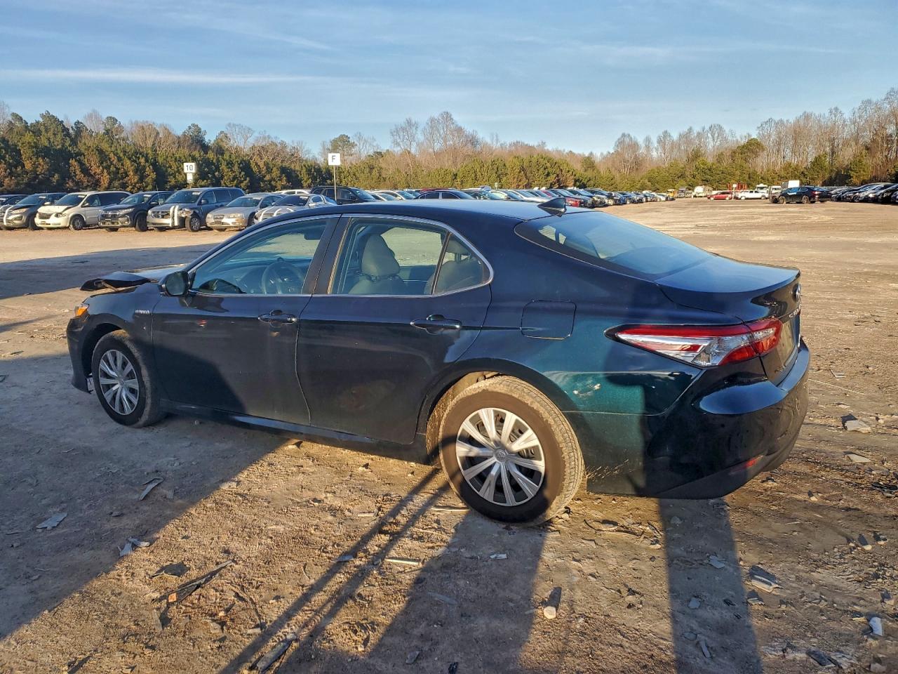 2019 TOYOTA CAMRY LE photo 2