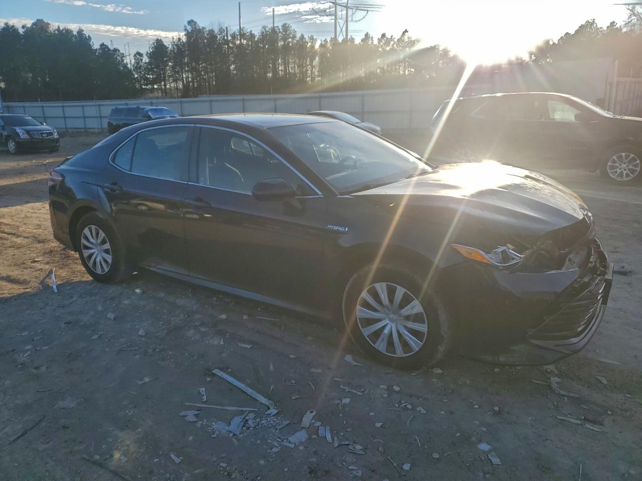 2019 TOYOTA CAMRY LE photo 4