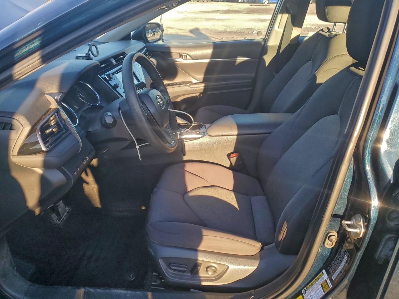 2019 TOYOTA CAMRY LE photo 7