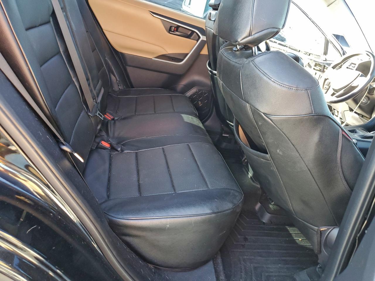 2019 TOYOTA RAV4 LE photo 11