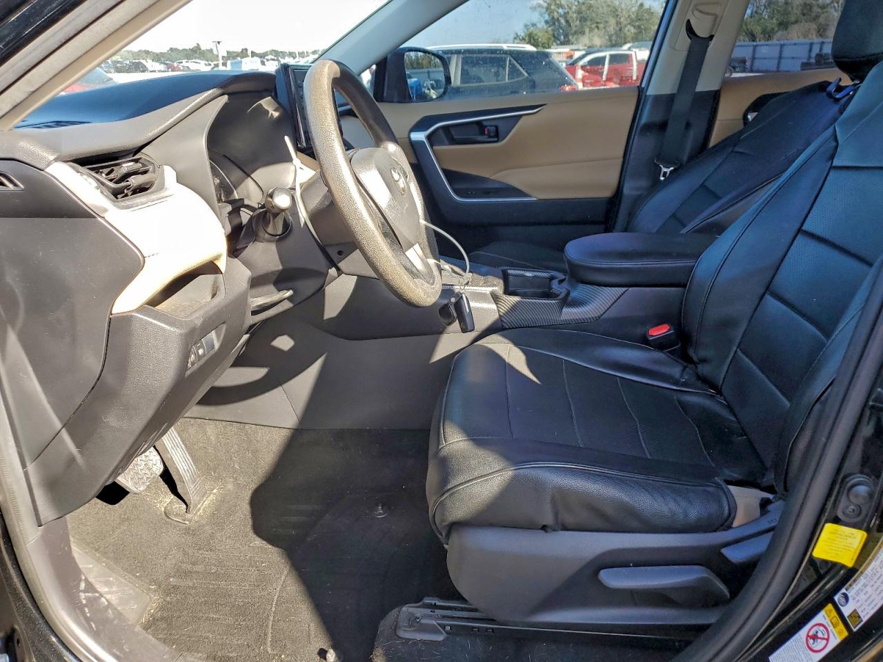 2019 TOYOTA RAV4 LE photo 7