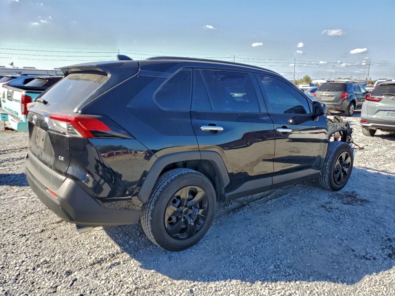 2019 TOYOTA RAV4 LE photo 3