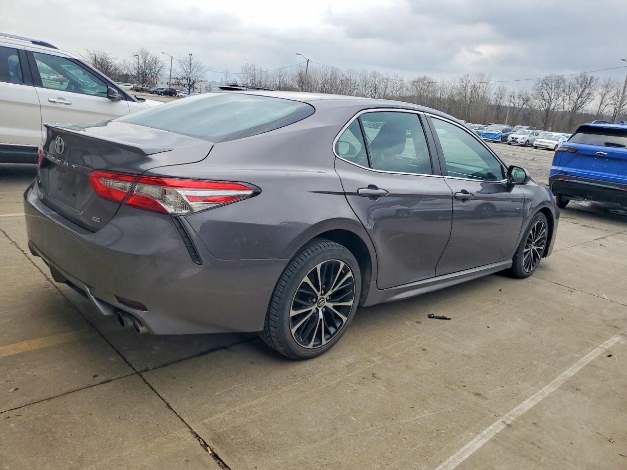 2018 TOYOTA CAMRY L photo 3