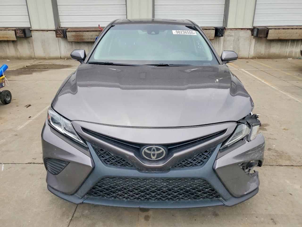 2018 TOYOTA CAMRY L photo 5