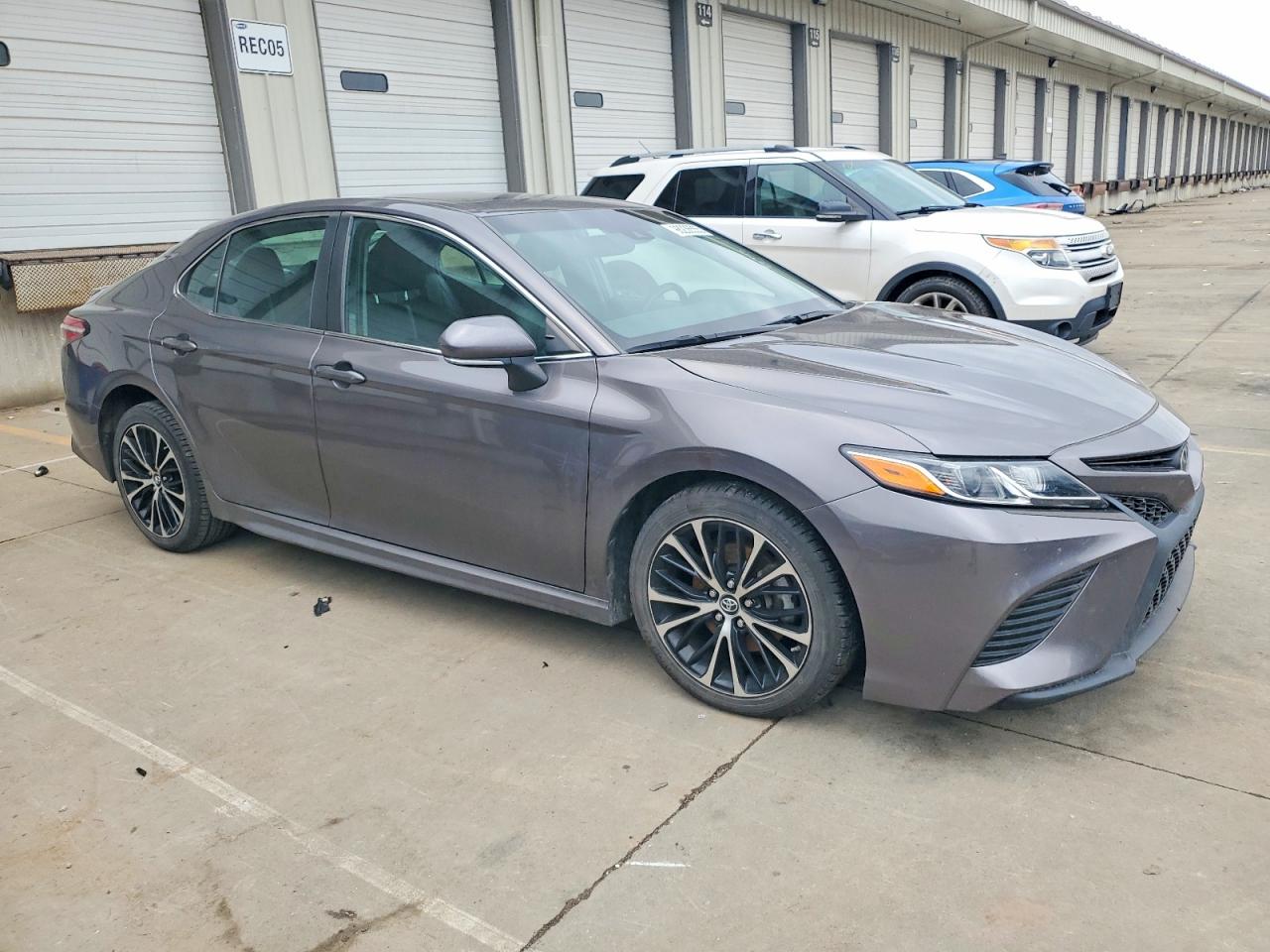 2018 TOYOTA CAMRY L photo 4