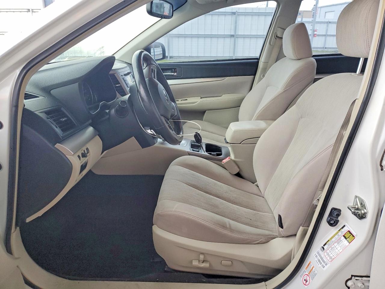 2013 SUBARU LEGACY photo 7