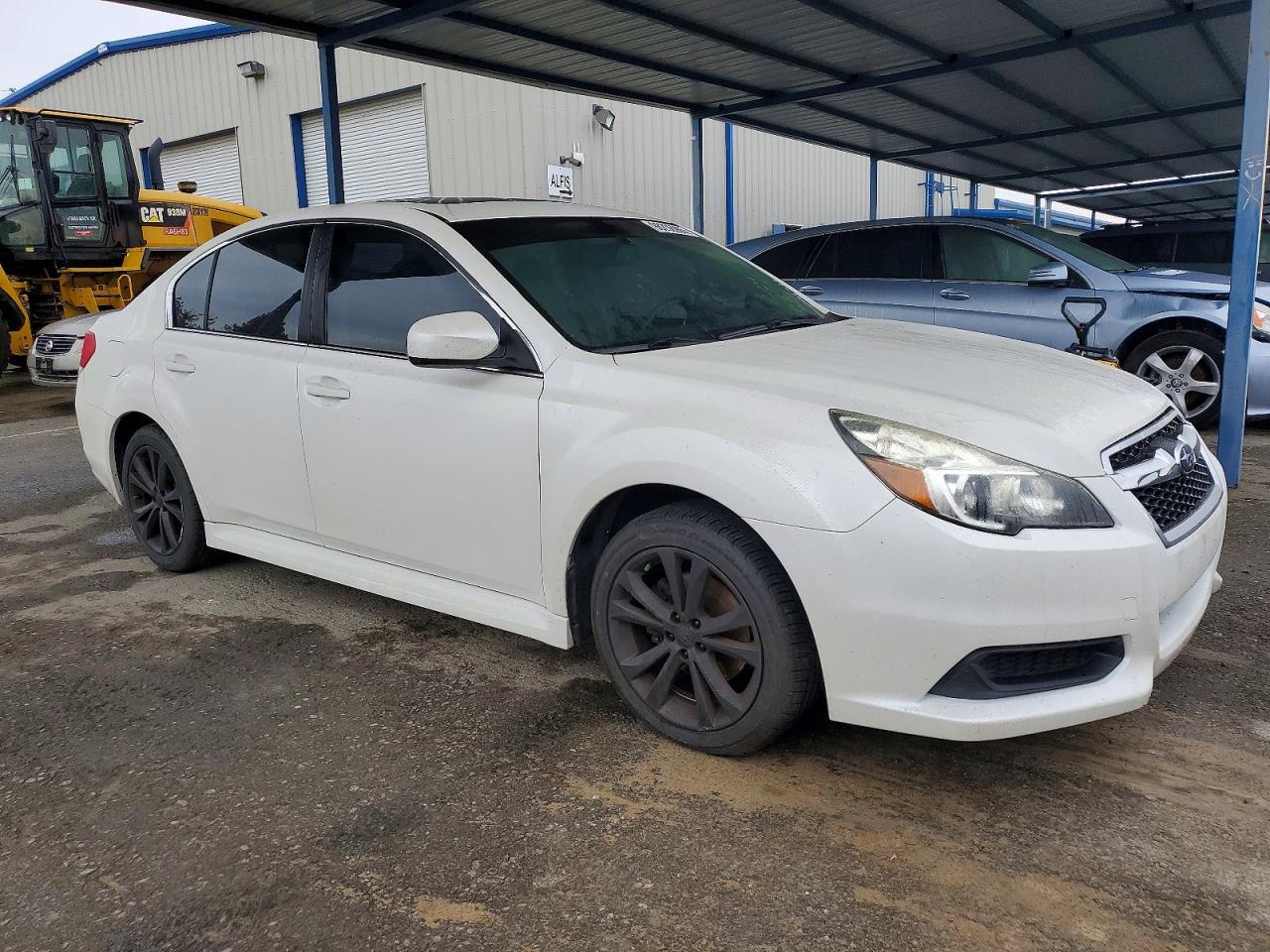 2013 SUBARU LEGACY photo 4