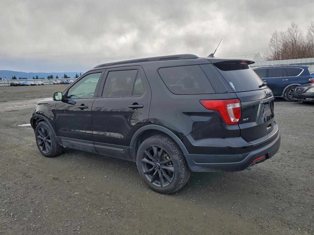 2018 FORD EXPLORER XLT photo 2