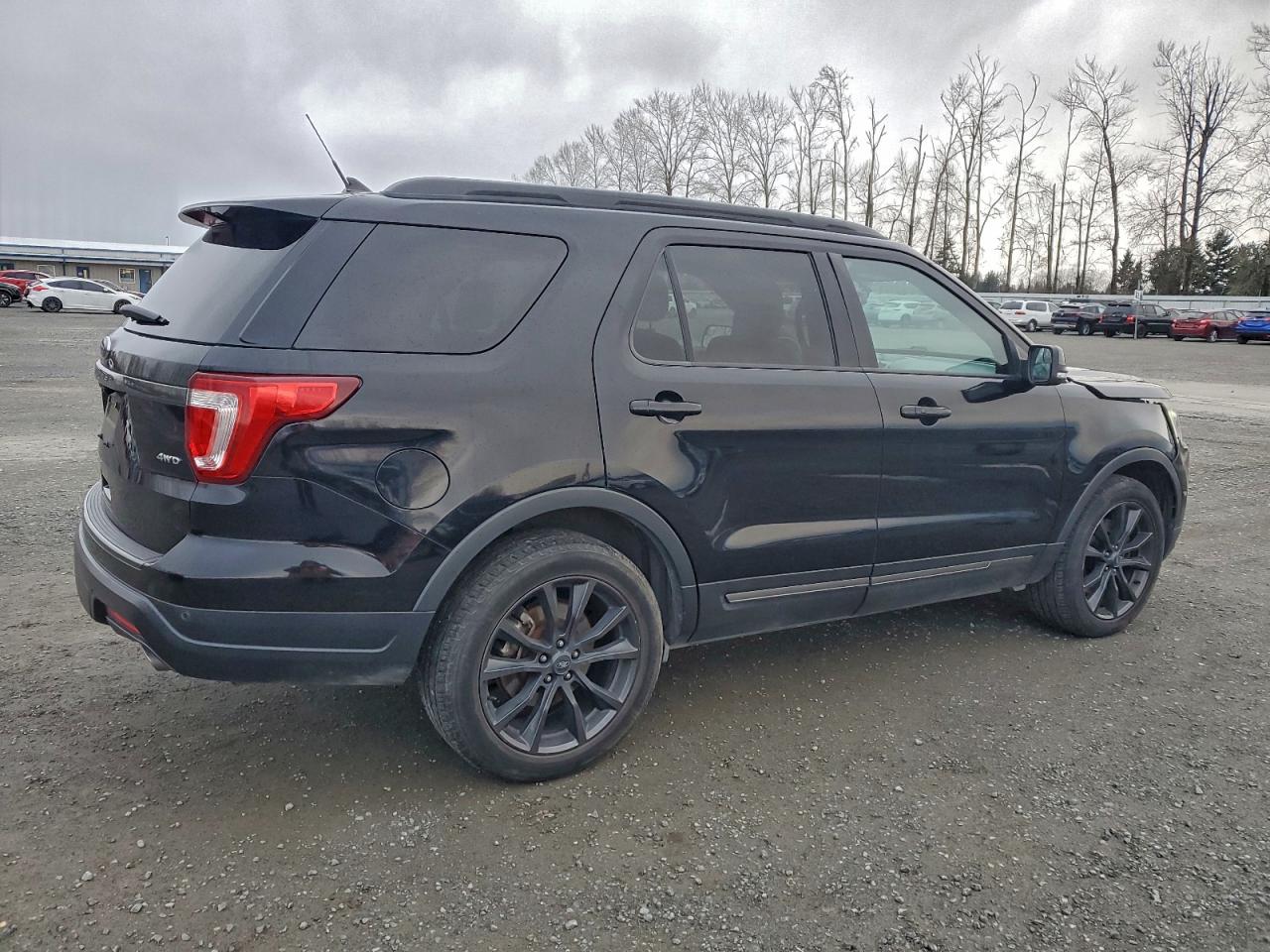2018 FORD EXPLORER XLT photo 3