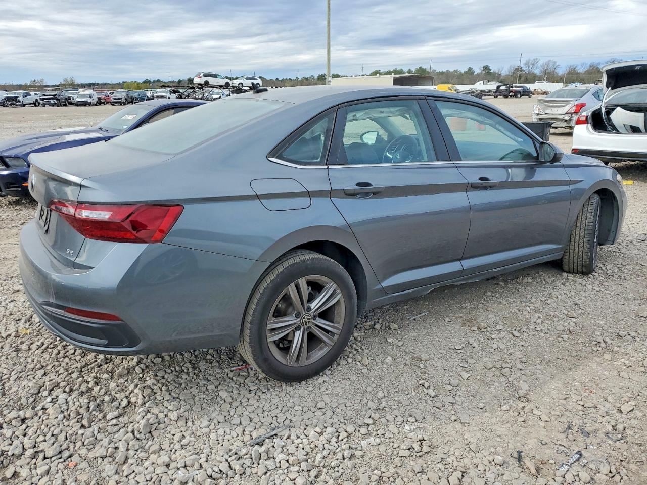 2024 VOLKSWAGEN JETTA SE photo 3