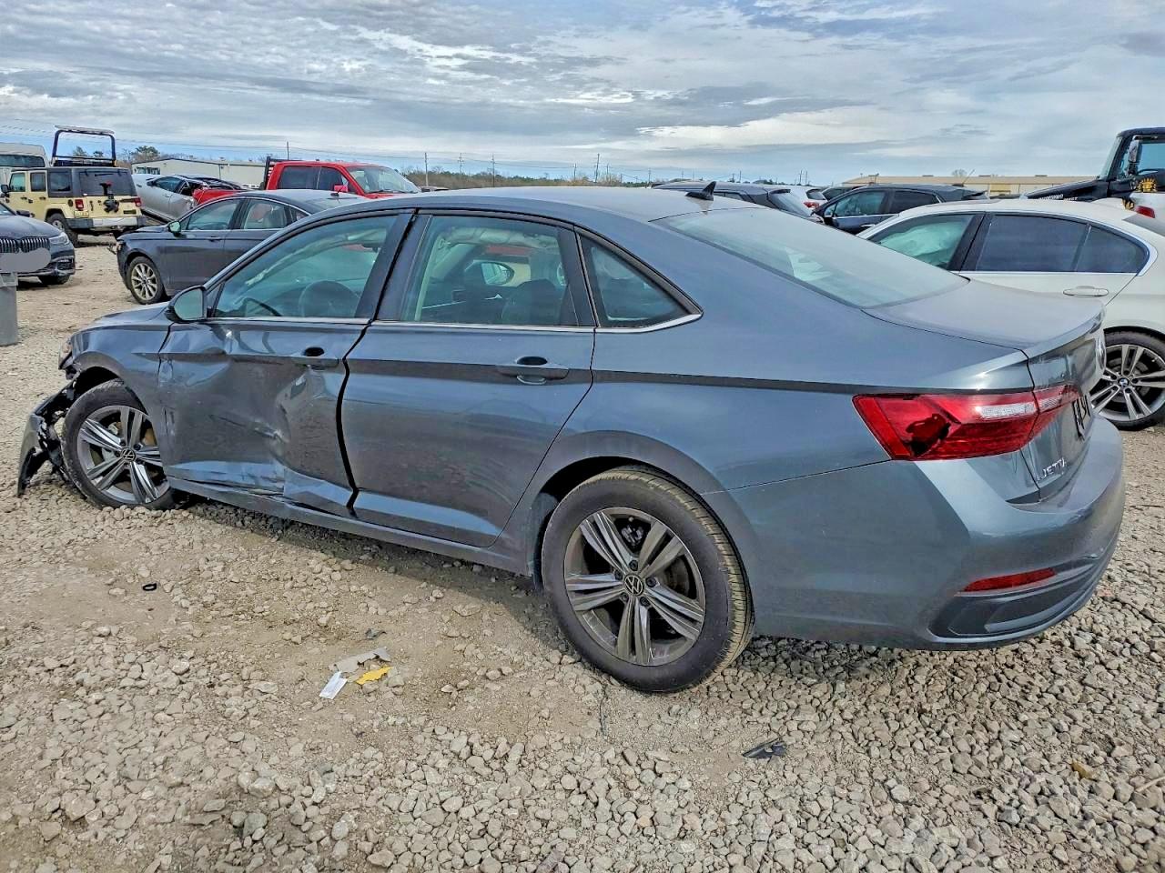 2024 VOLKSWAGEN JETTA SE photo 2