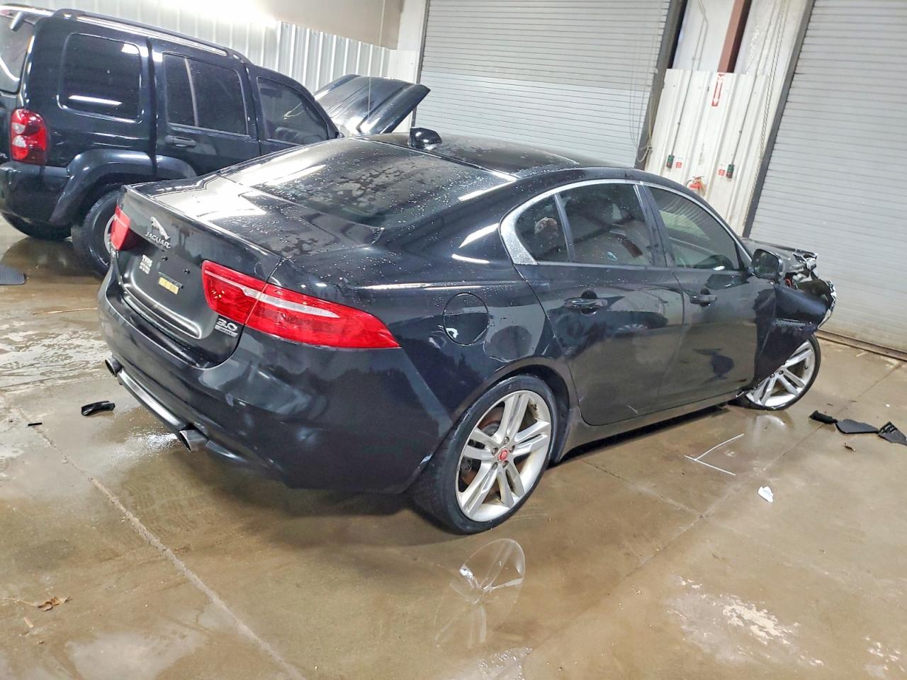 2017 JAGUAR XE PREMIUM photo 3