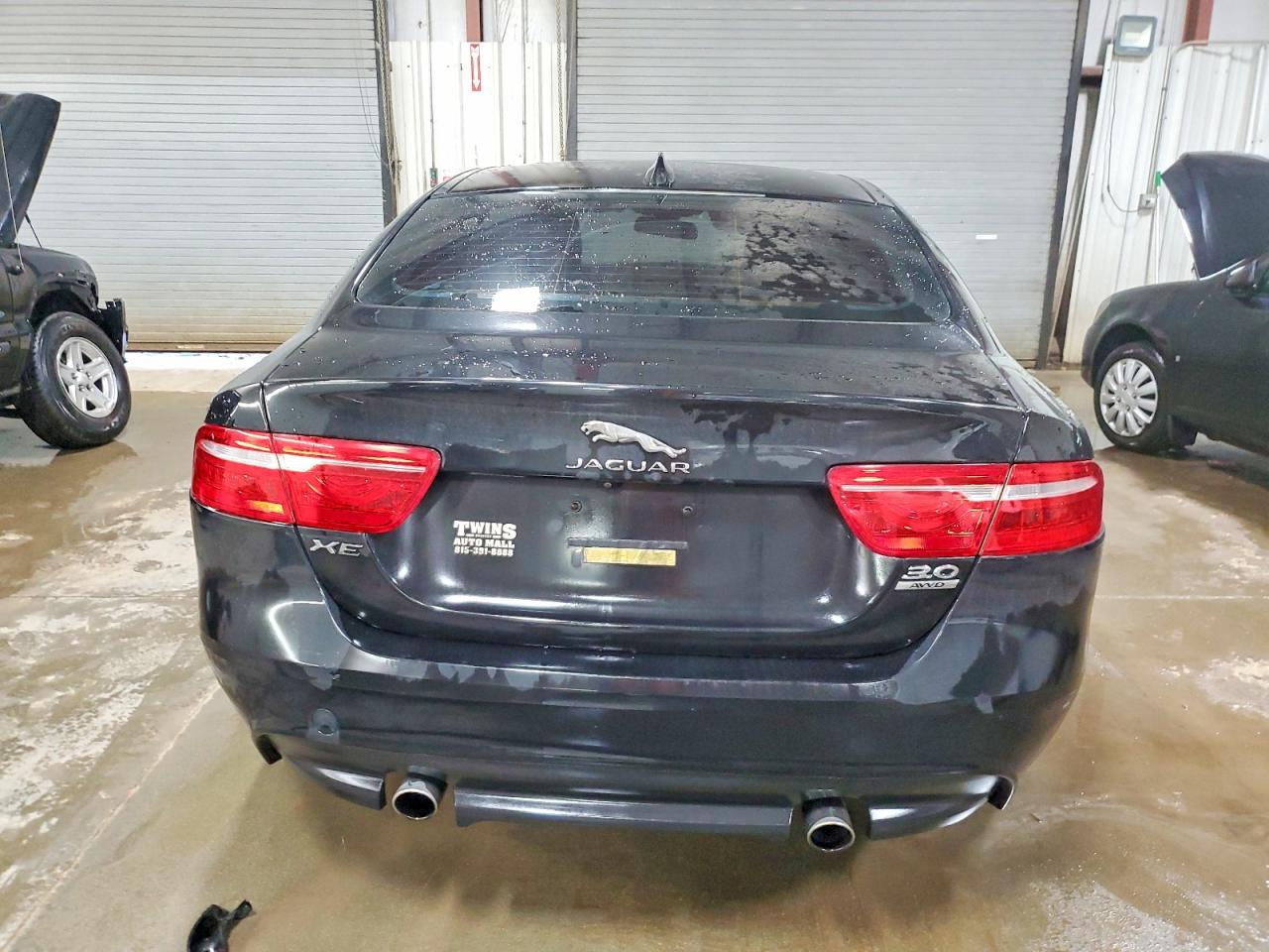 2017 JAGUAR XE PREMIUM photo 6