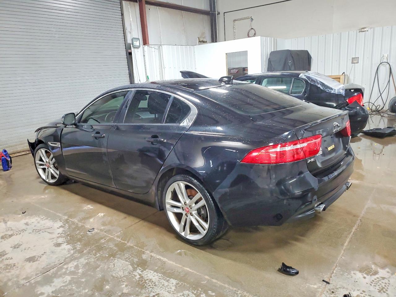 2017 JAGUAR XE PREMIUM photo 2