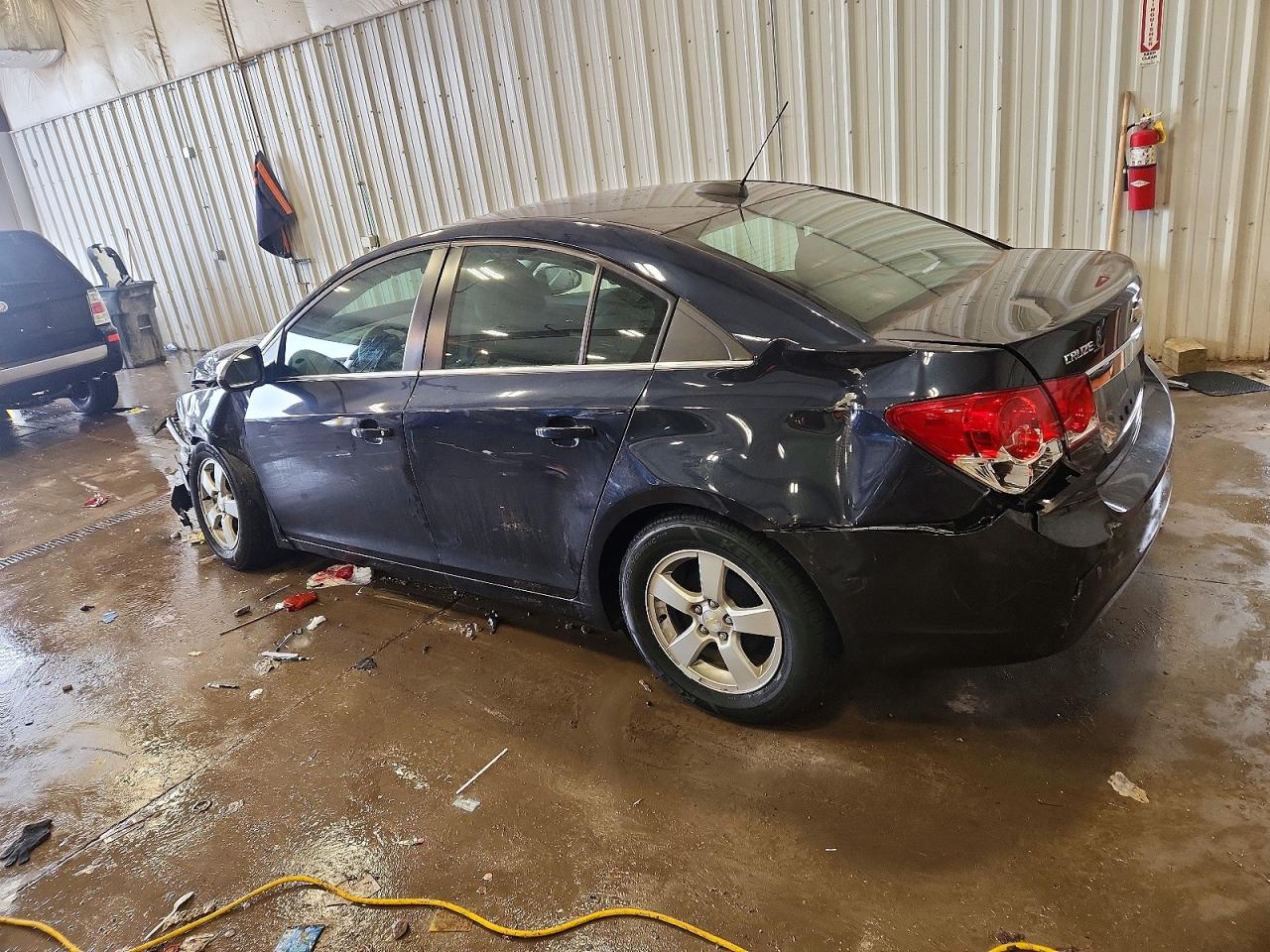 2015 CHEVROLET CRUZE LT photo 2