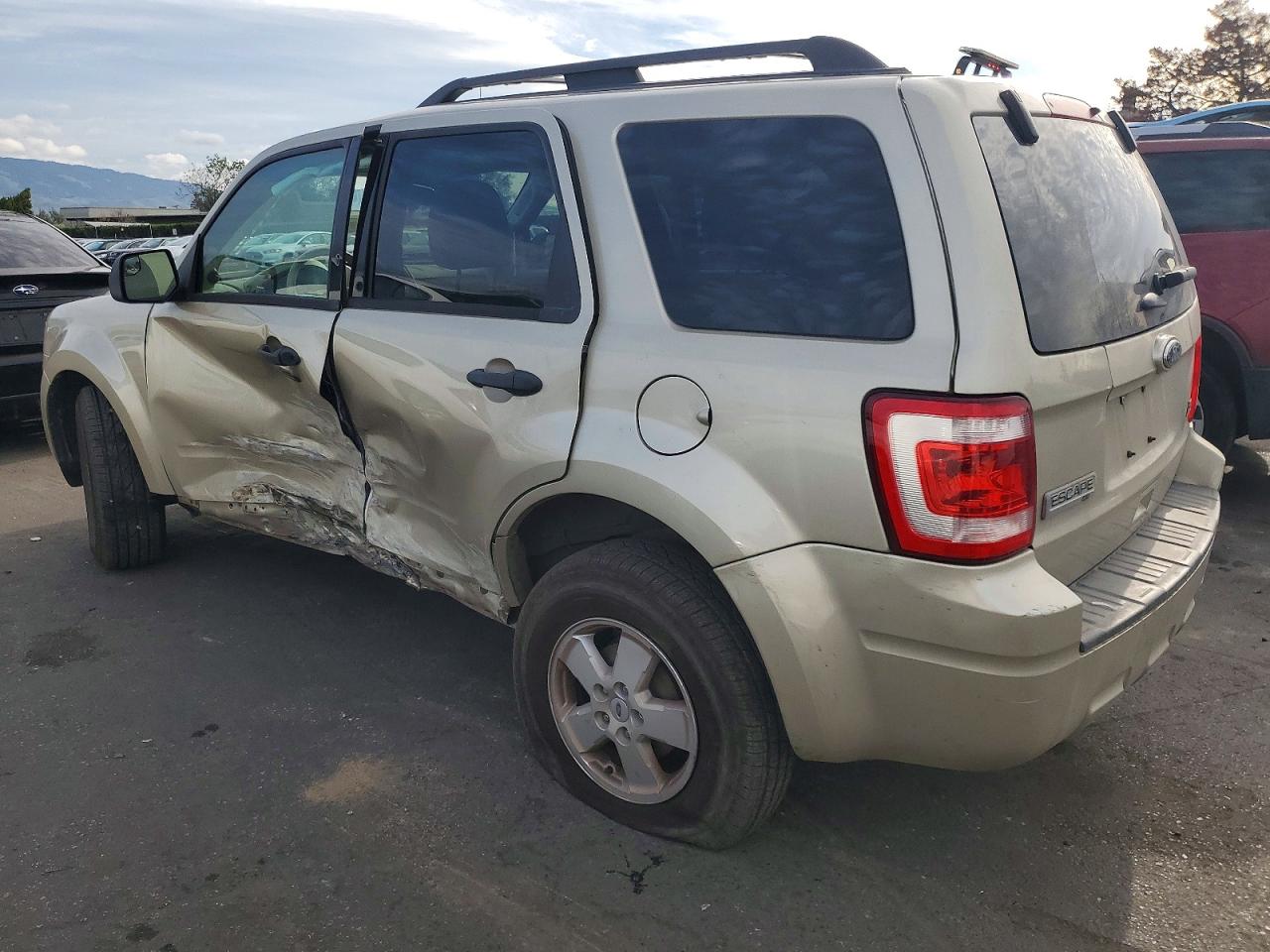 2011 FORD ESCAPE XLT photo 2