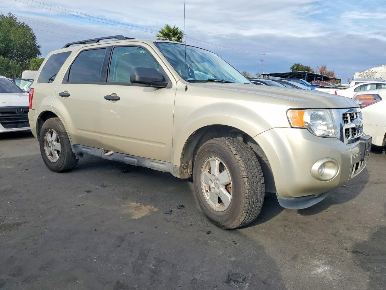 2011 FORD ESCAPE XLT photo 4