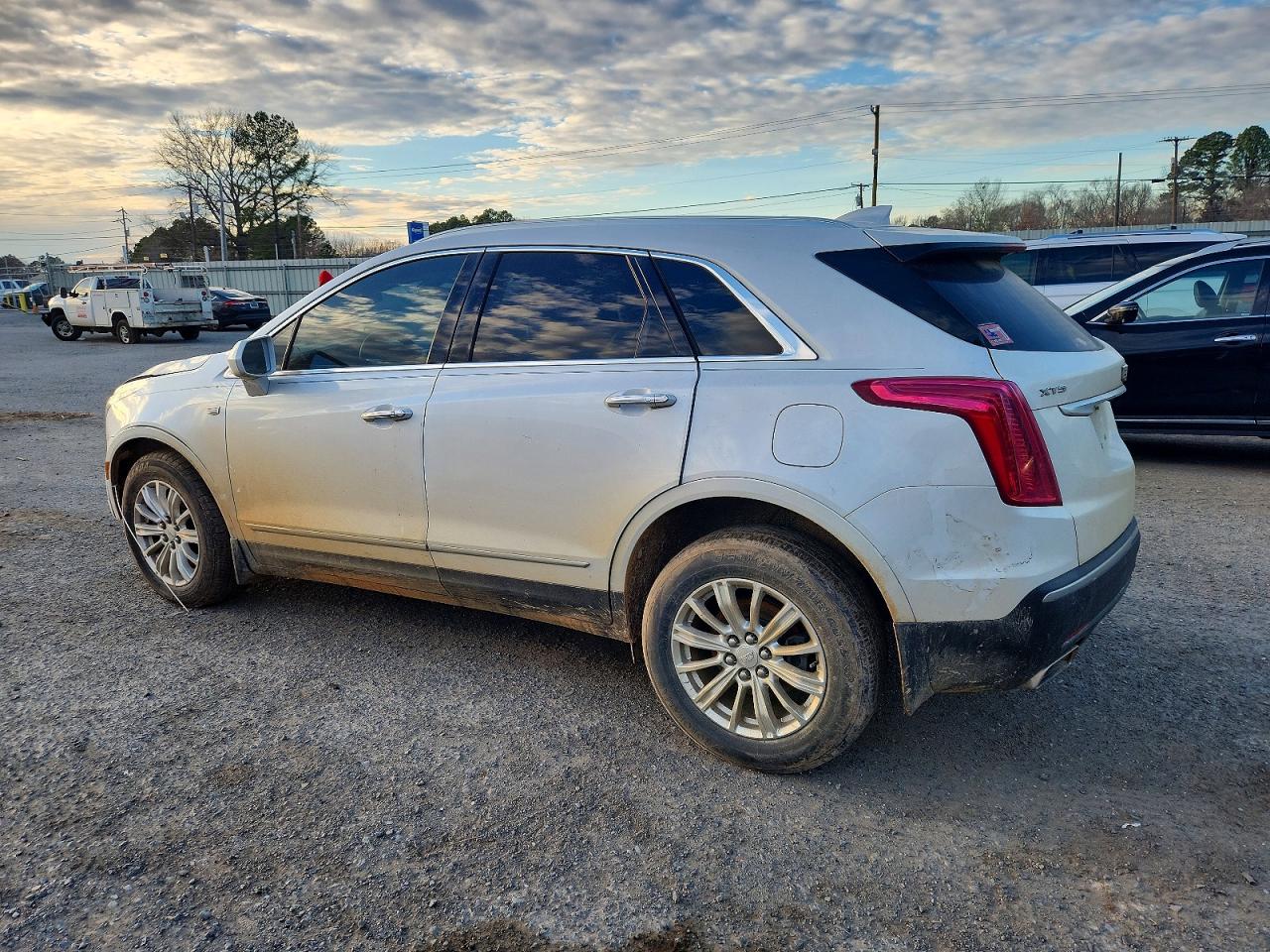 2017 CADILLAC XT5 photo 4