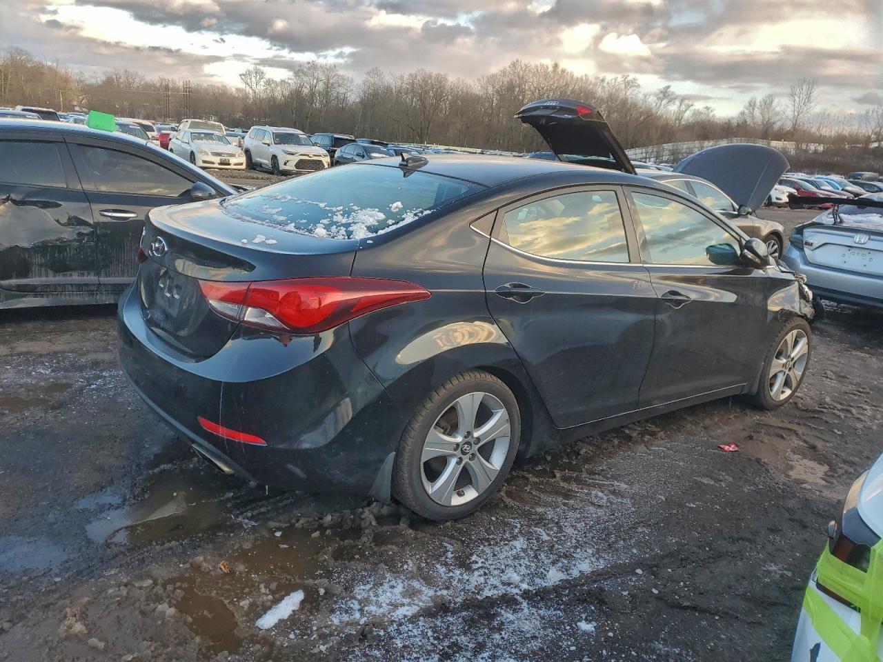 2015 HYUNDAI ELANTRA SE photo 3