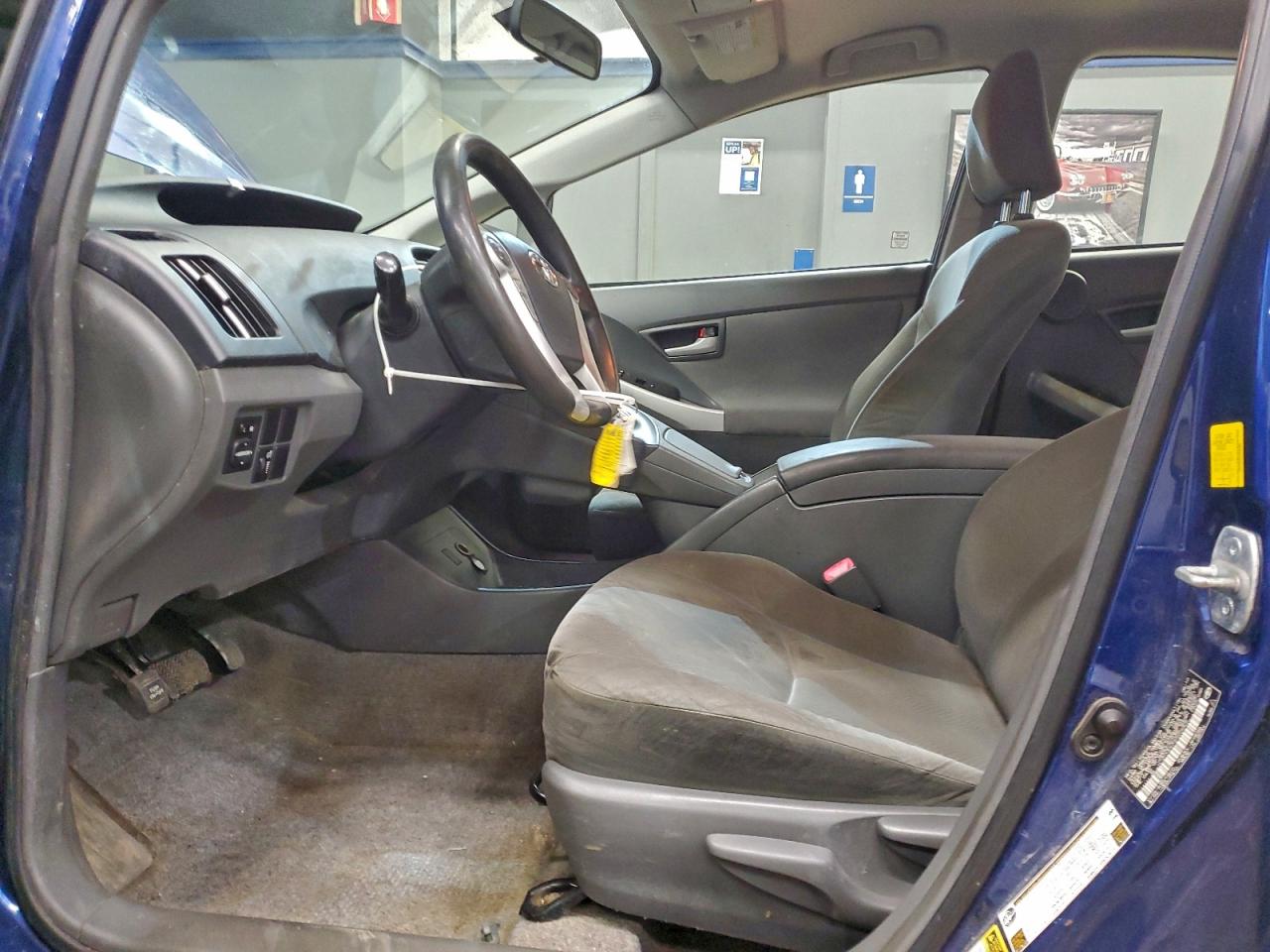 2010 TOYOTA PRIUS photo 7