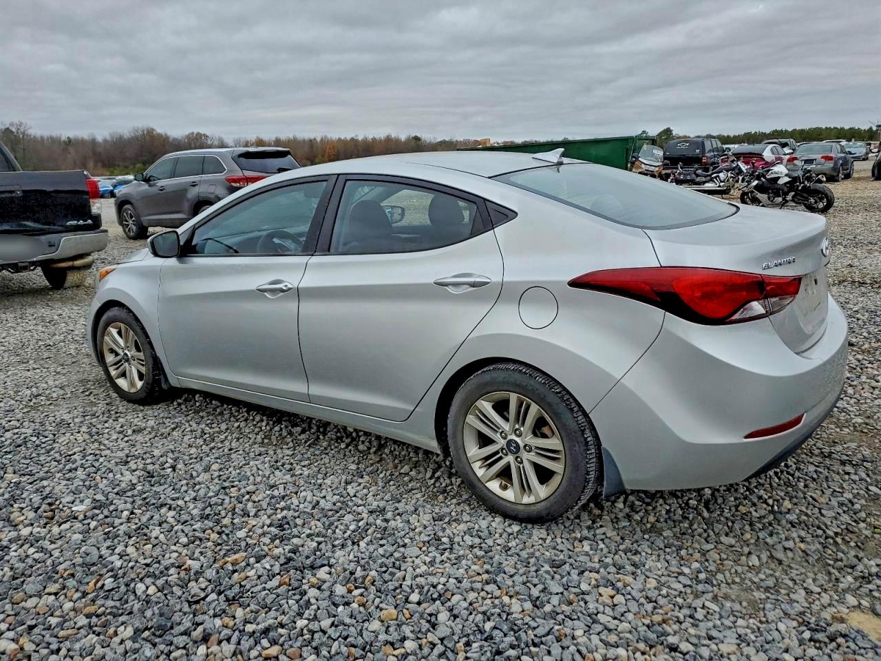 2016 HYUNDAI ELANTRA SE photo 2