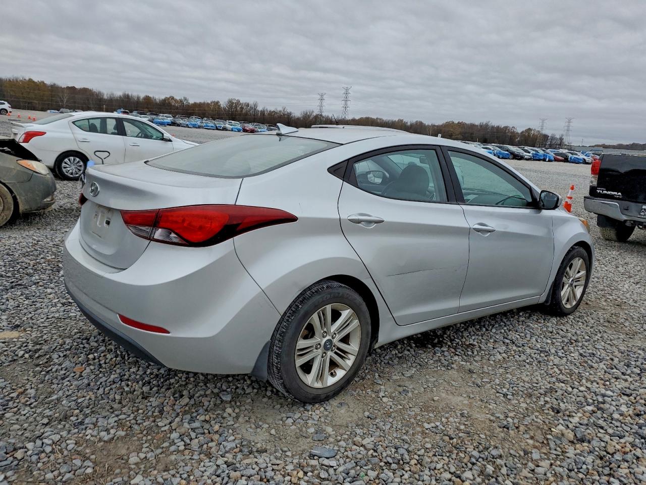 2016 HYUNDAI ELANTRA SE photo 3