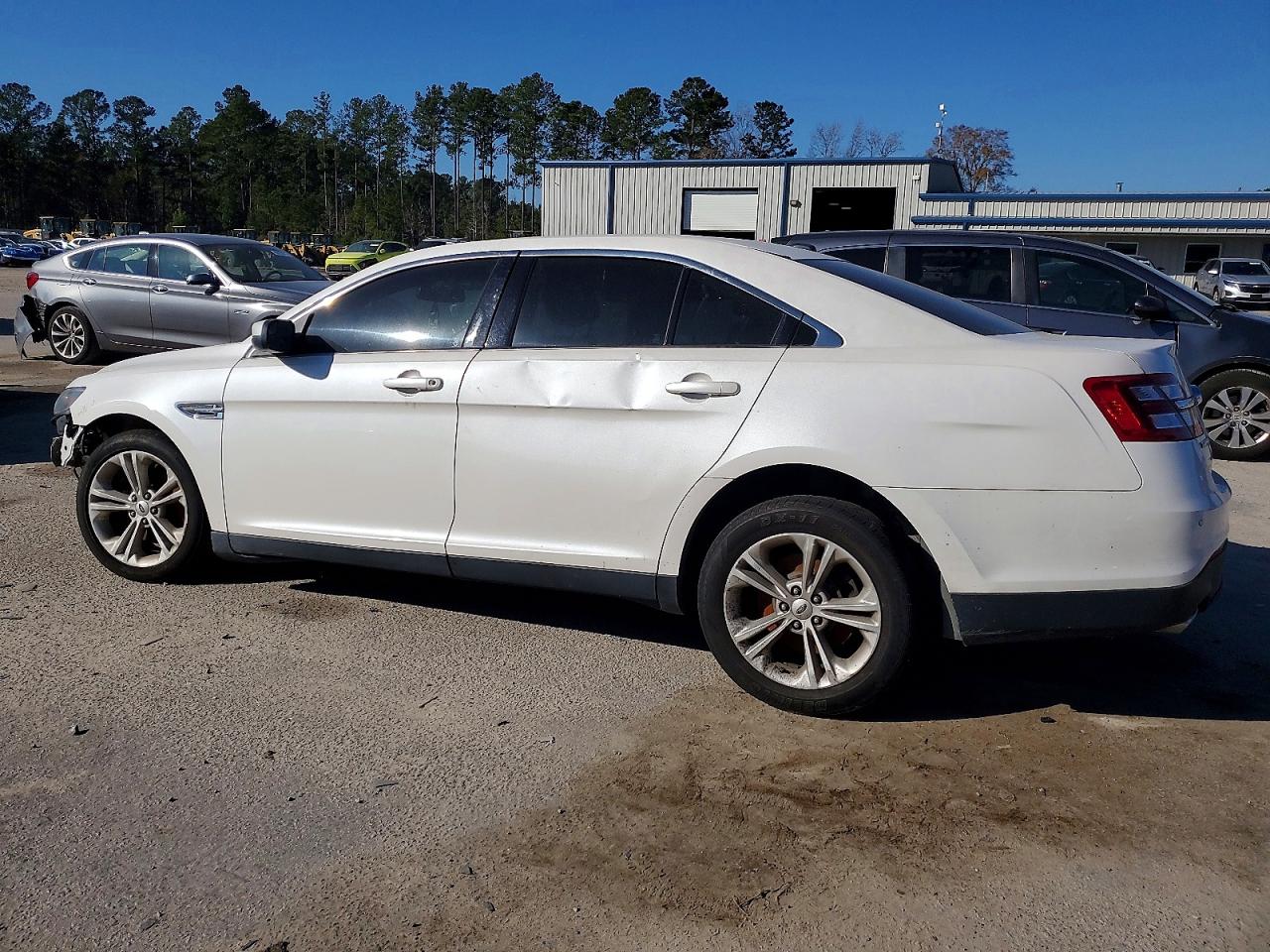 2016 FORD TAURUS SEL photo 2