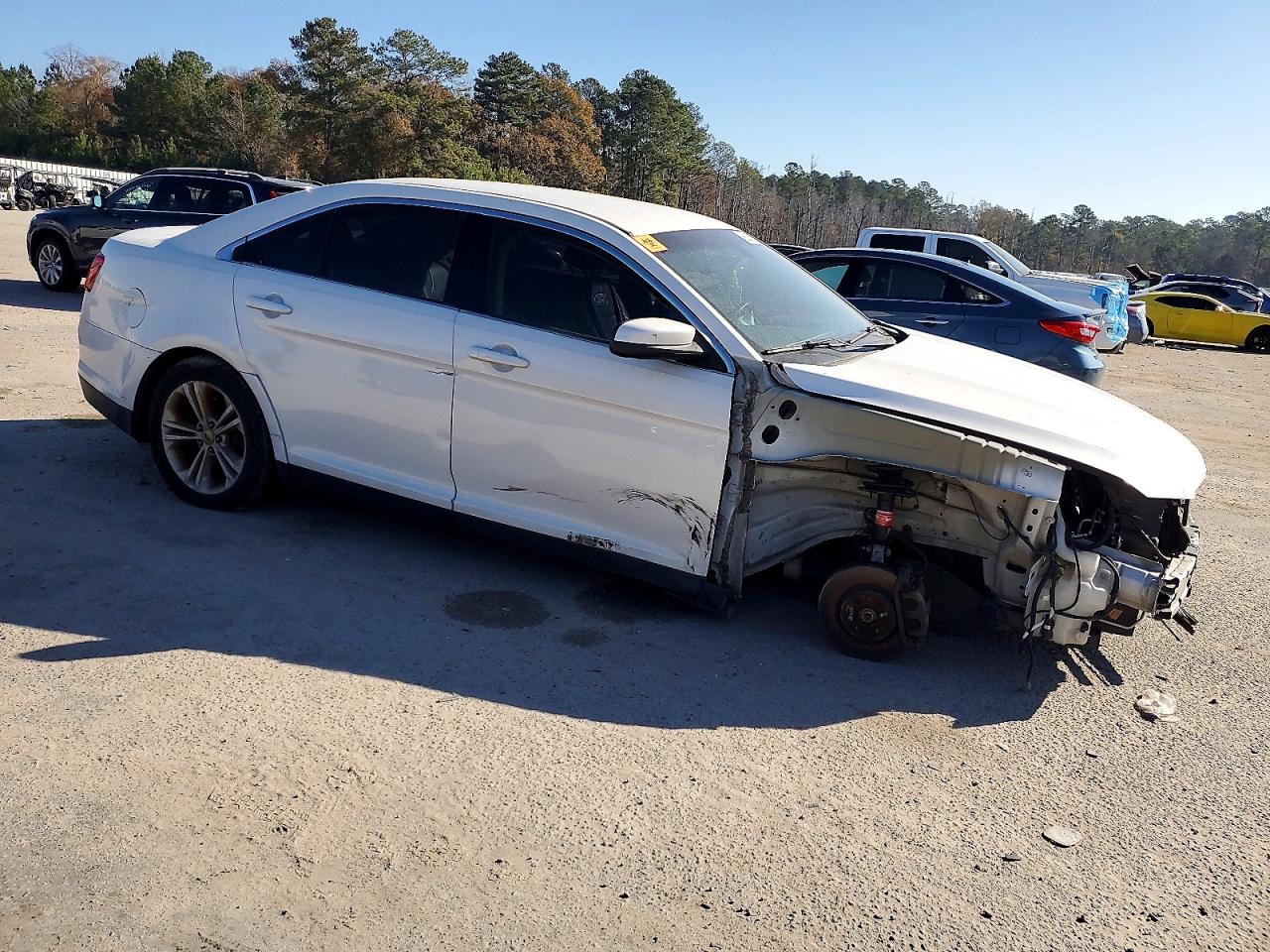 2016 FORD TAURUS SEL photo 4