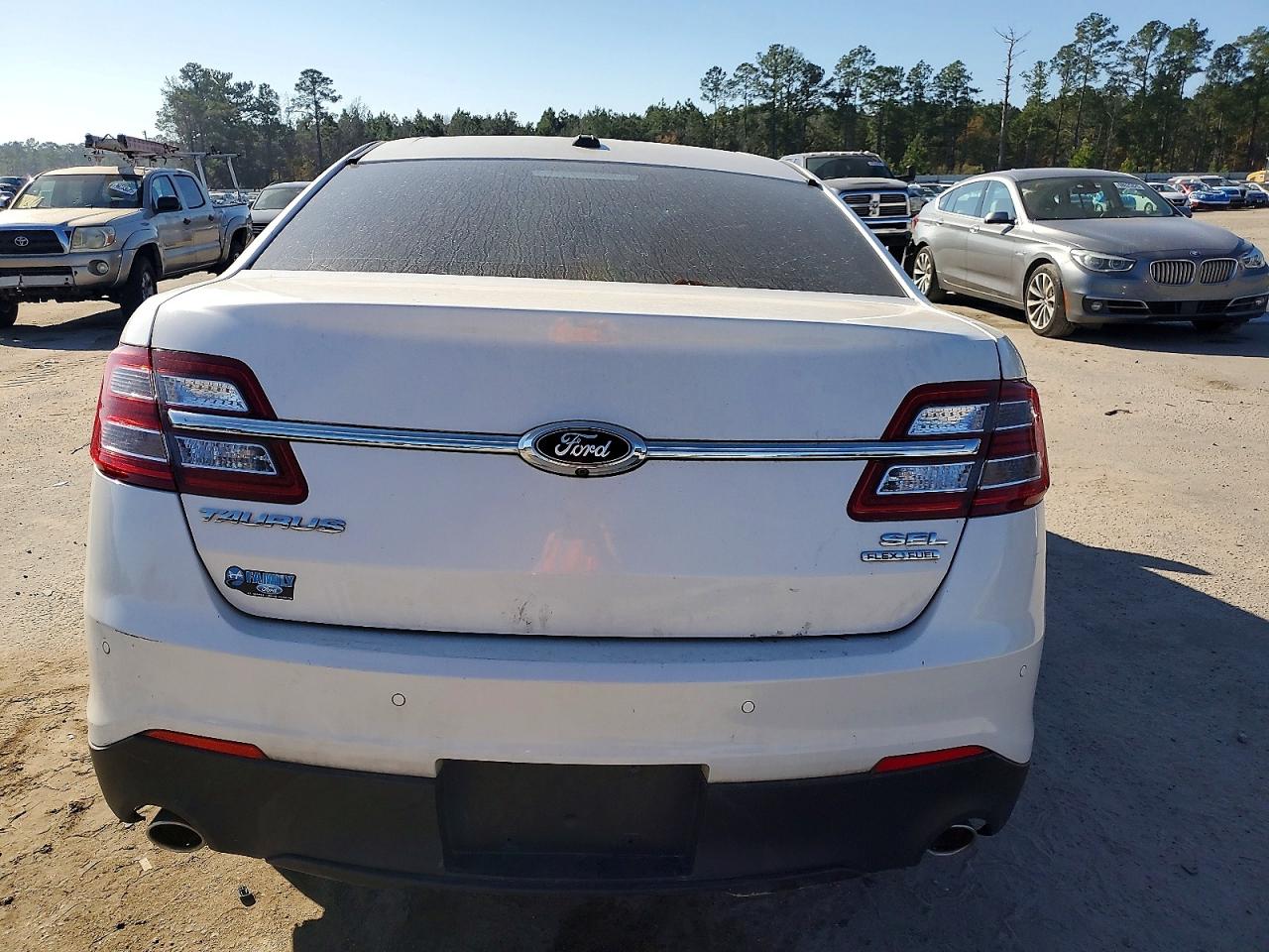 2016 FORD TAURUS SEL photo 6