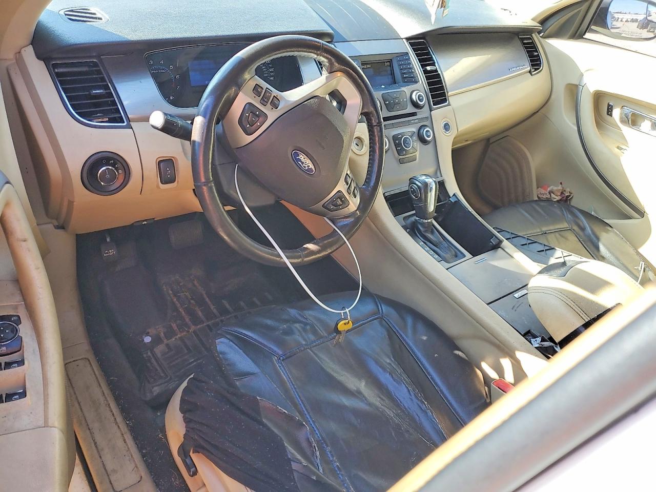 2016 FORD TAURUS SEL photo 8