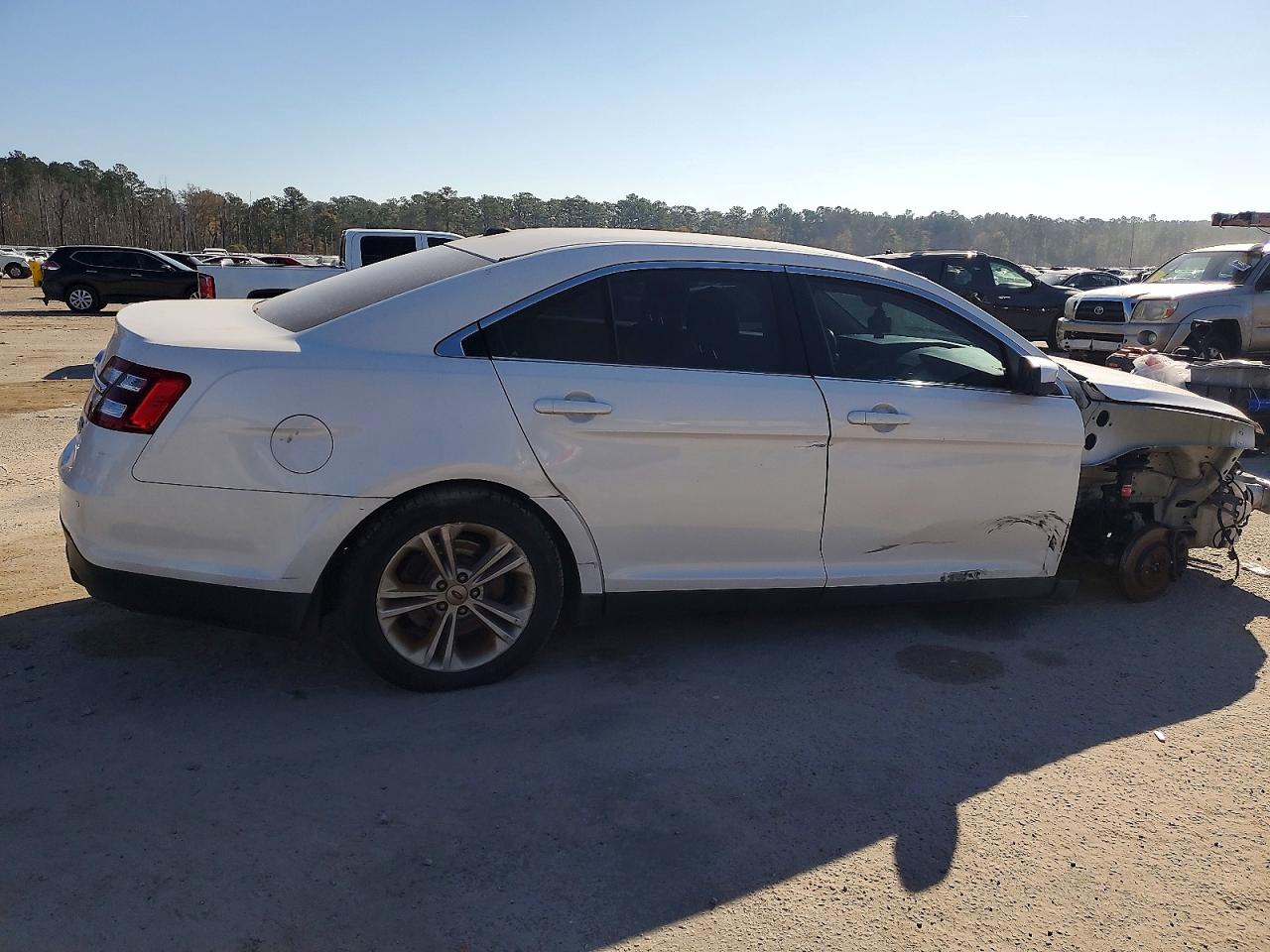 2016 FORD TAURUS SEL photo 3