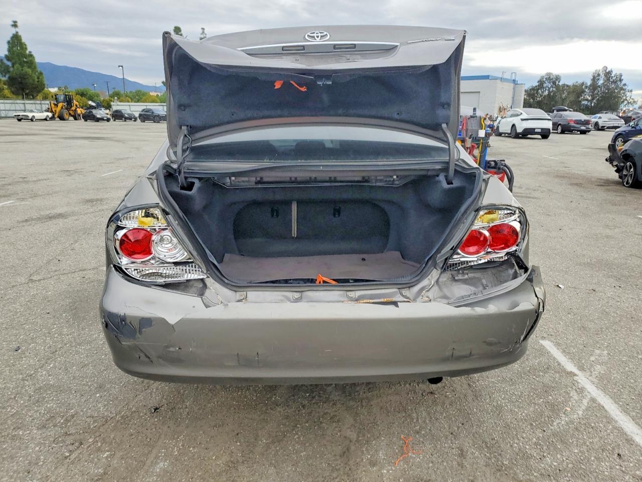 2006 TOYOTA CAMRY LE photo 11