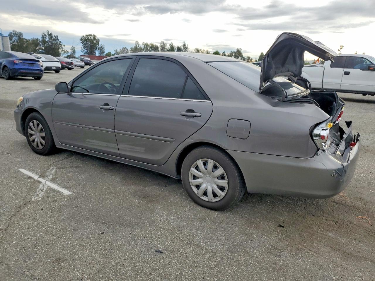 2006 TOYOTA CAMRY LE photo 3